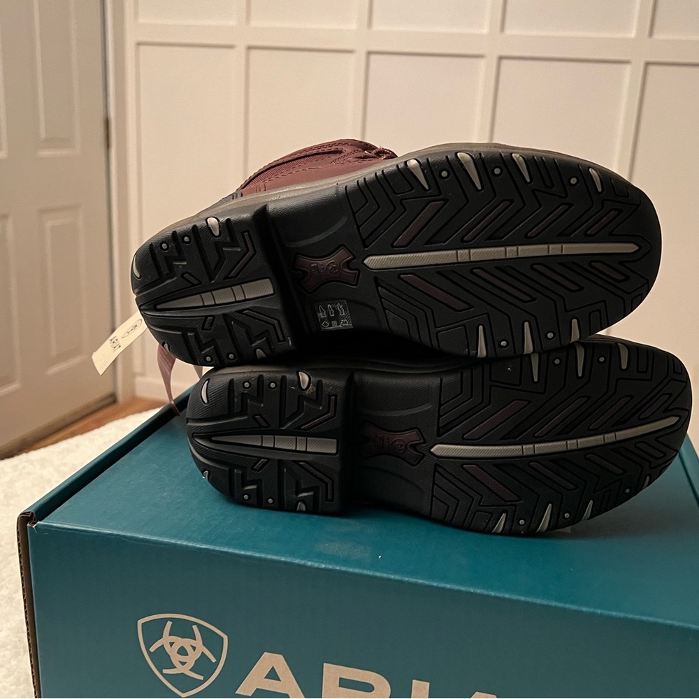 NWT- Ariat Terrain Waterproof Boots - Size: 7.5 - Picture 7 of 7
